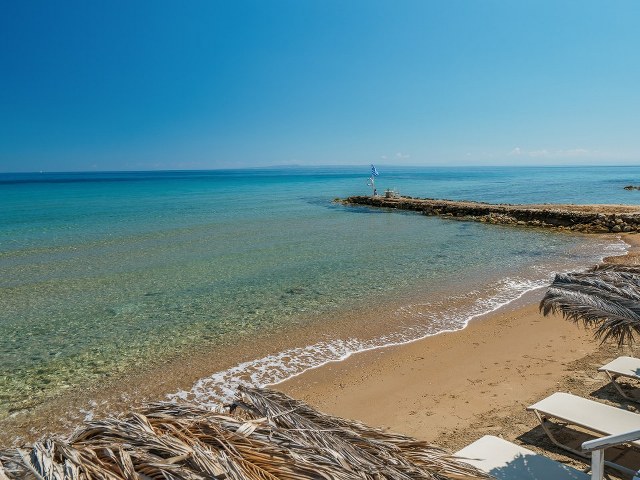 Porto Kaminia Beach Bar & Restaurant