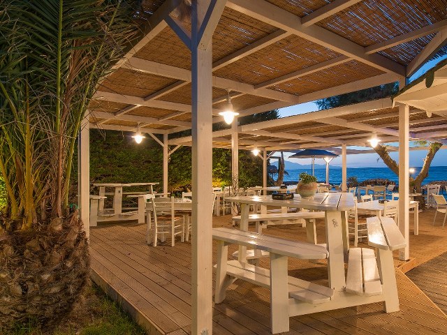 Porto Kaminia Beach Bar & Restaurant