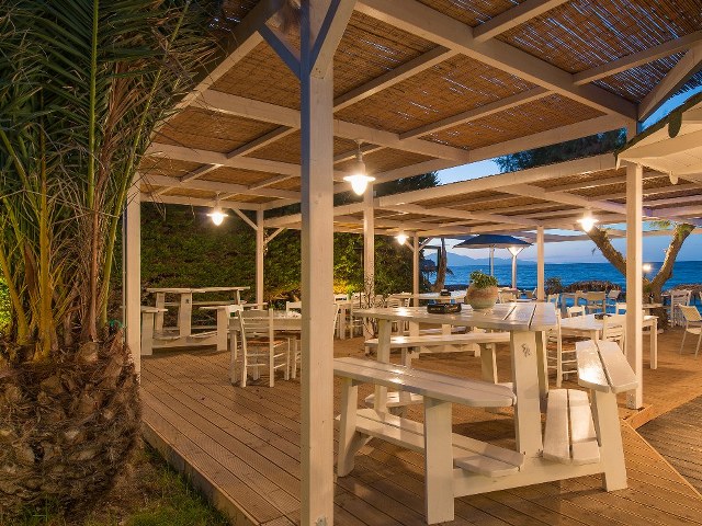 Porto Kaminia Beach Bar & Restaurant